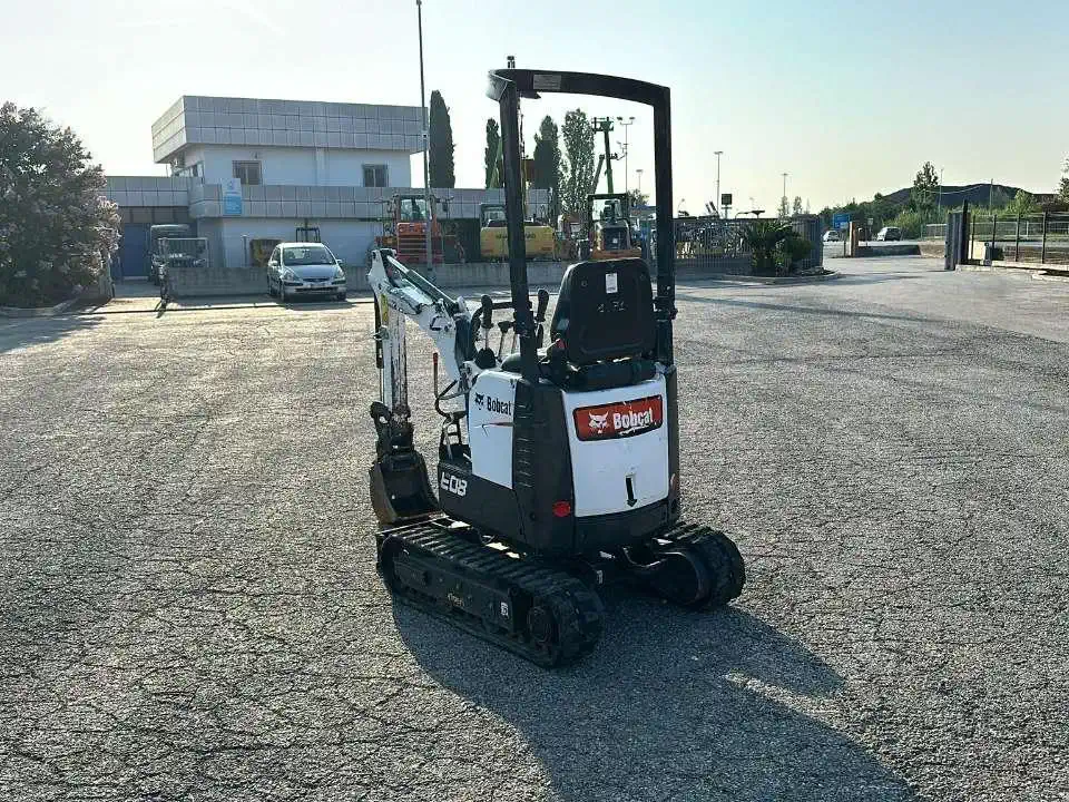 Bobcat E 08